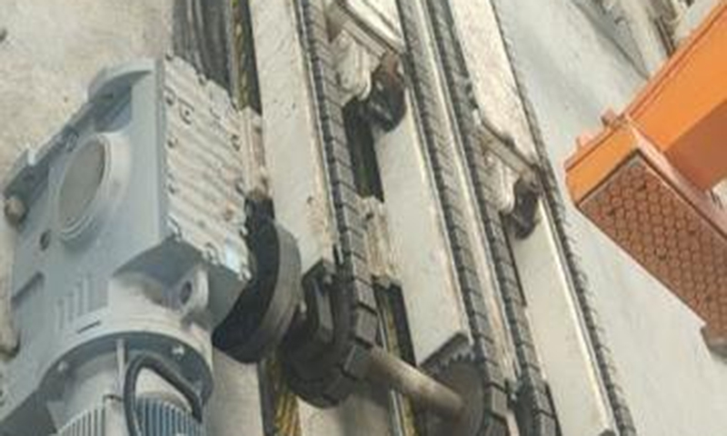 دستگاه بلند کردن بلوک